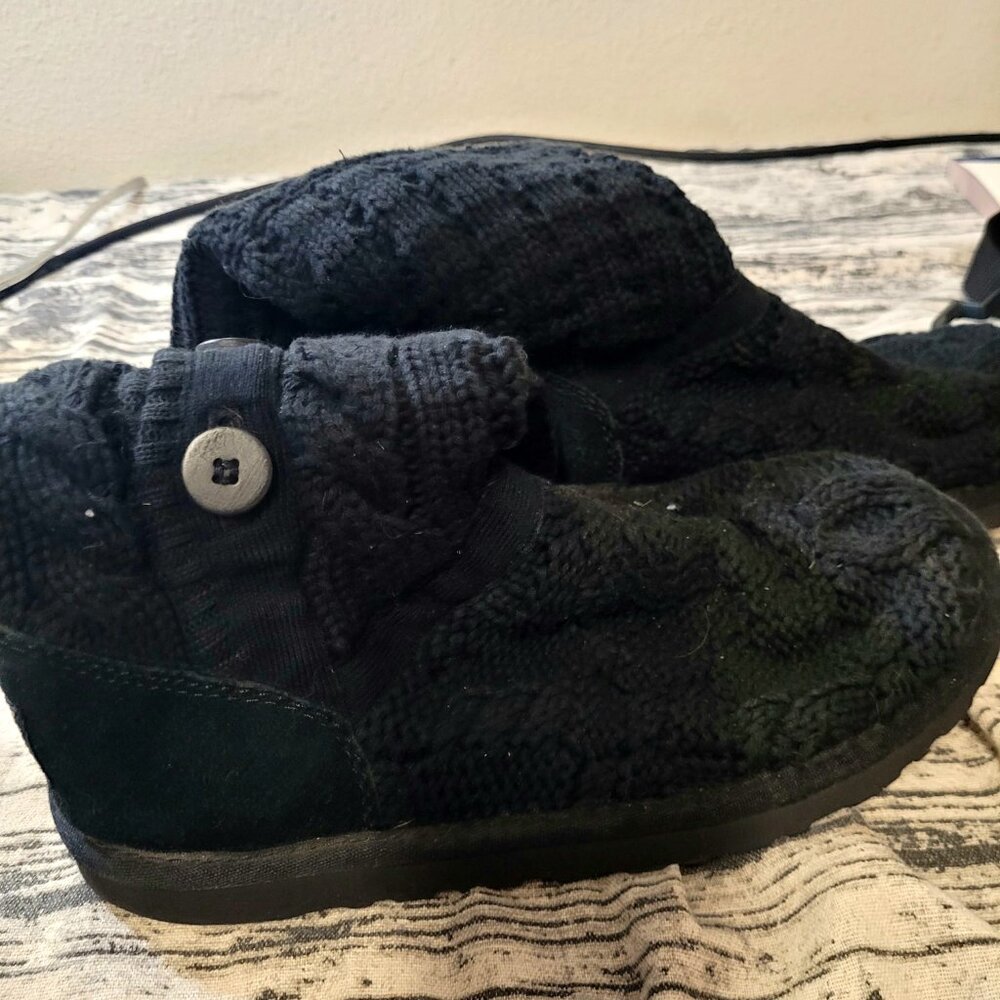 UGG - Picture 2 of 6